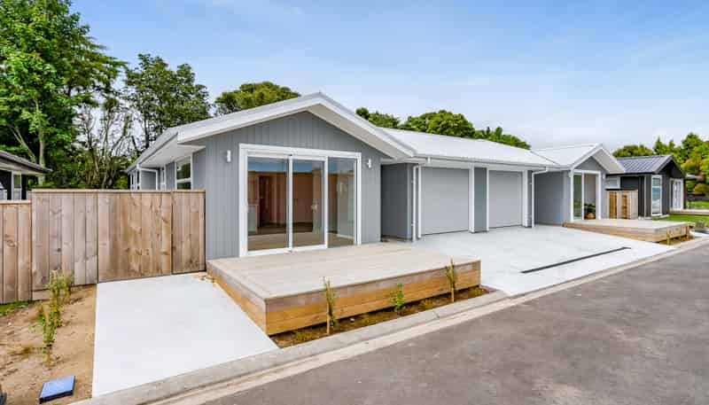 10-13 Pisanio Way, Stratford
