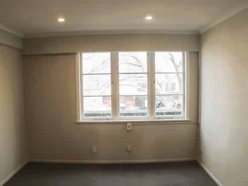 ATTRACTIVE & SUNNY TERRACE END OFFICES