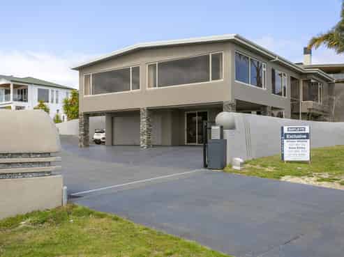 382 Lake Terrace, Two Mile Bay