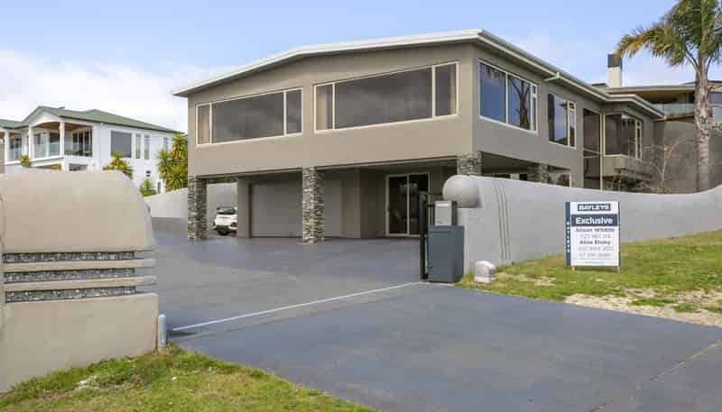 382 Lake Terrace, Two Mile Bay