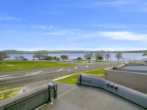 382 Lake Terrace, Two Mile Bay
