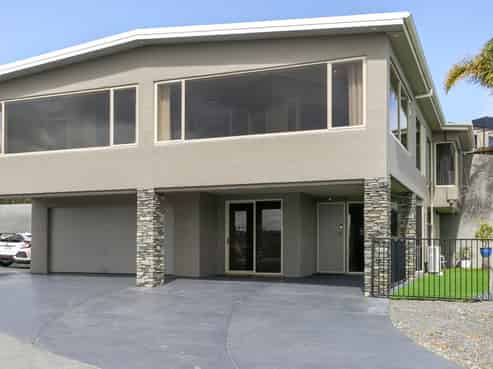 382 Lake Terrace, Two Mile Bay