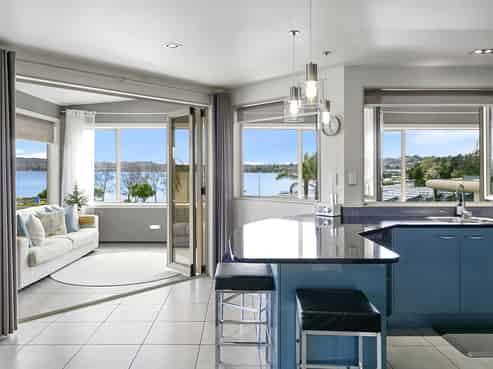 382 Lake Terrace, Two Mile Bay