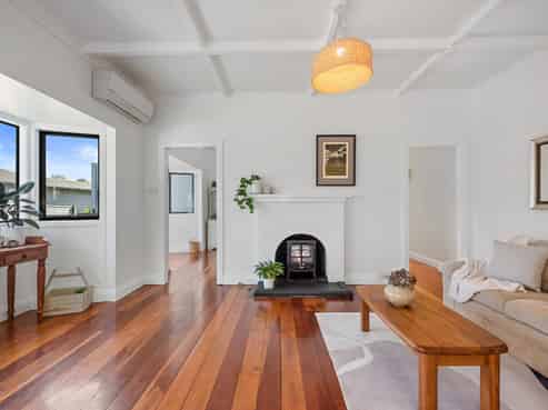2/33A Glen Road, Stanley Point