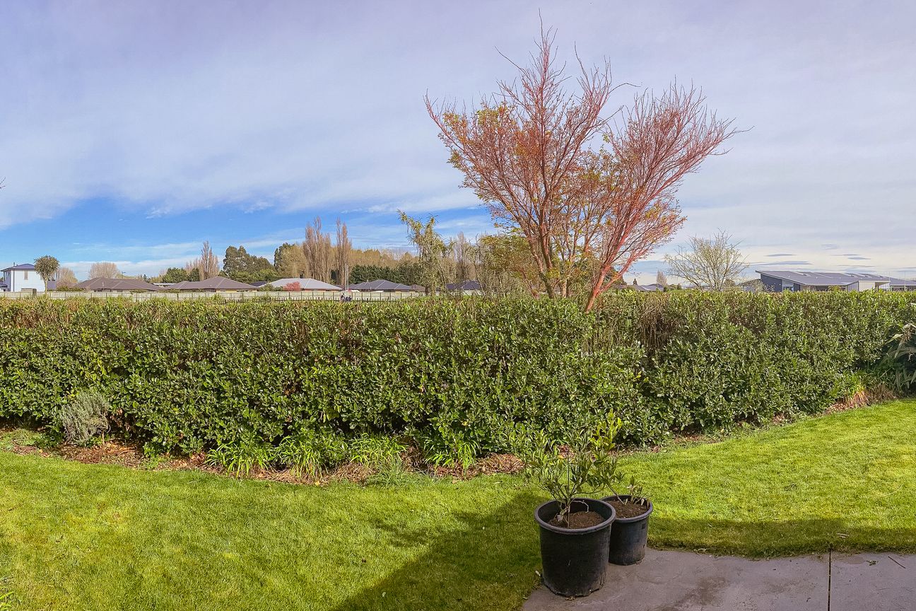 Fully Furnished Spacious Immaculate Family Home in Private Location! - Ansicht 2