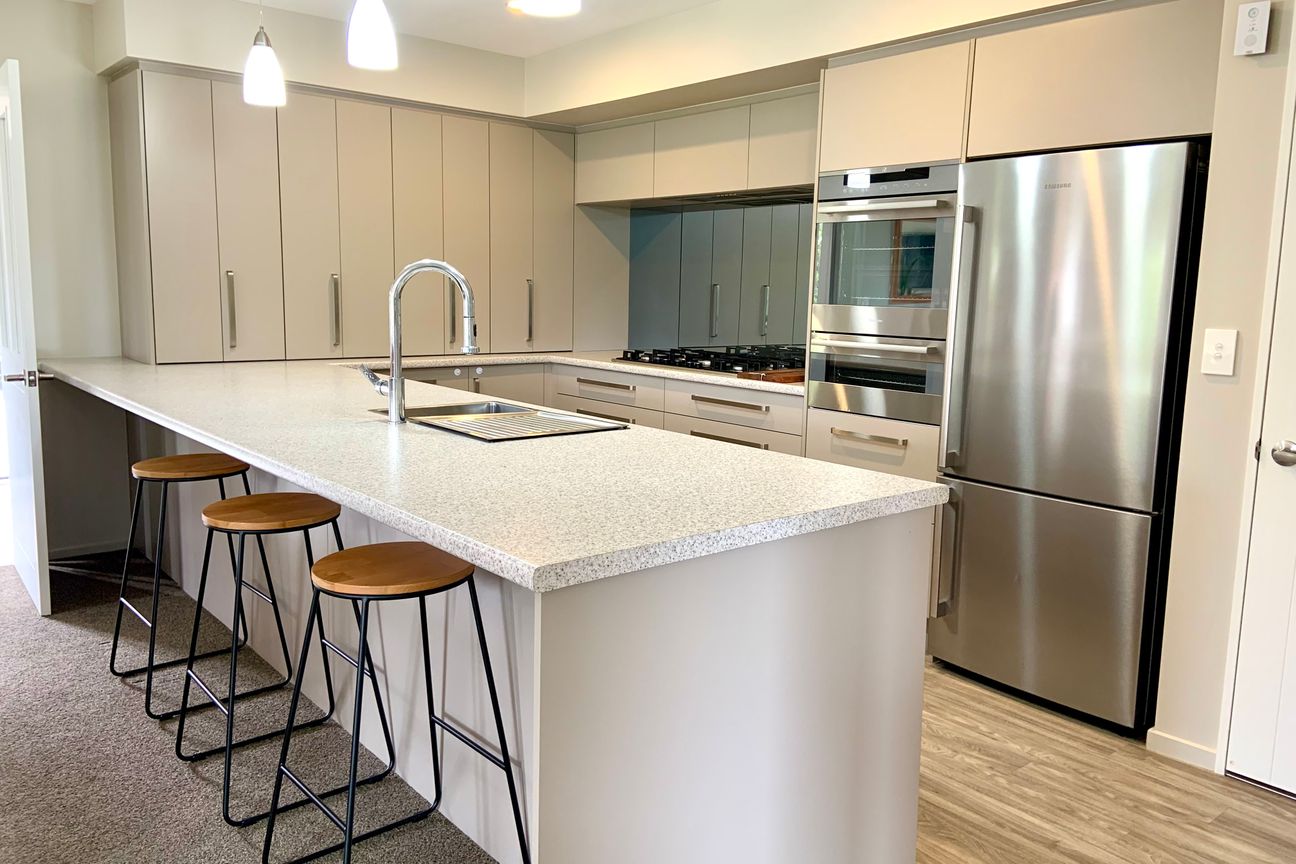 Fully Furnished Spacious Immaculate Family Home in Private Location! - Mehr