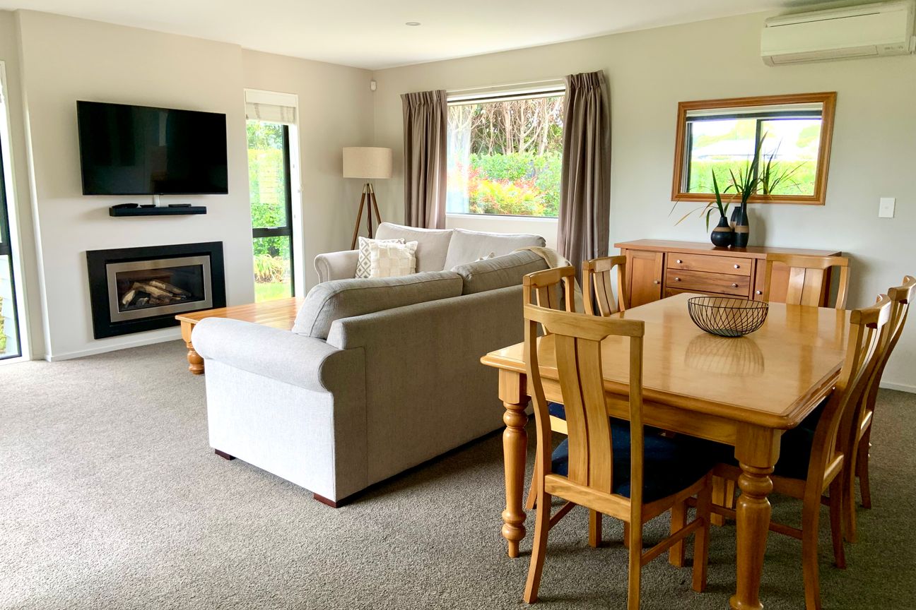 Fully Furnished Spacious Immaculate Family Home in Private Location! - Ansicht 6