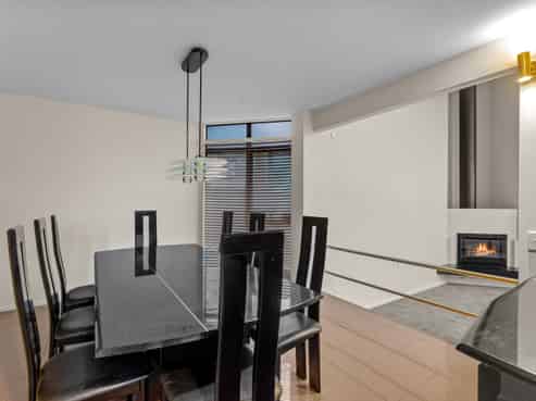 2/102 Queen Street, Northcote Point