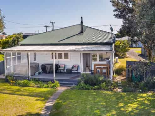 13 Barling Street, Himatangi Beach