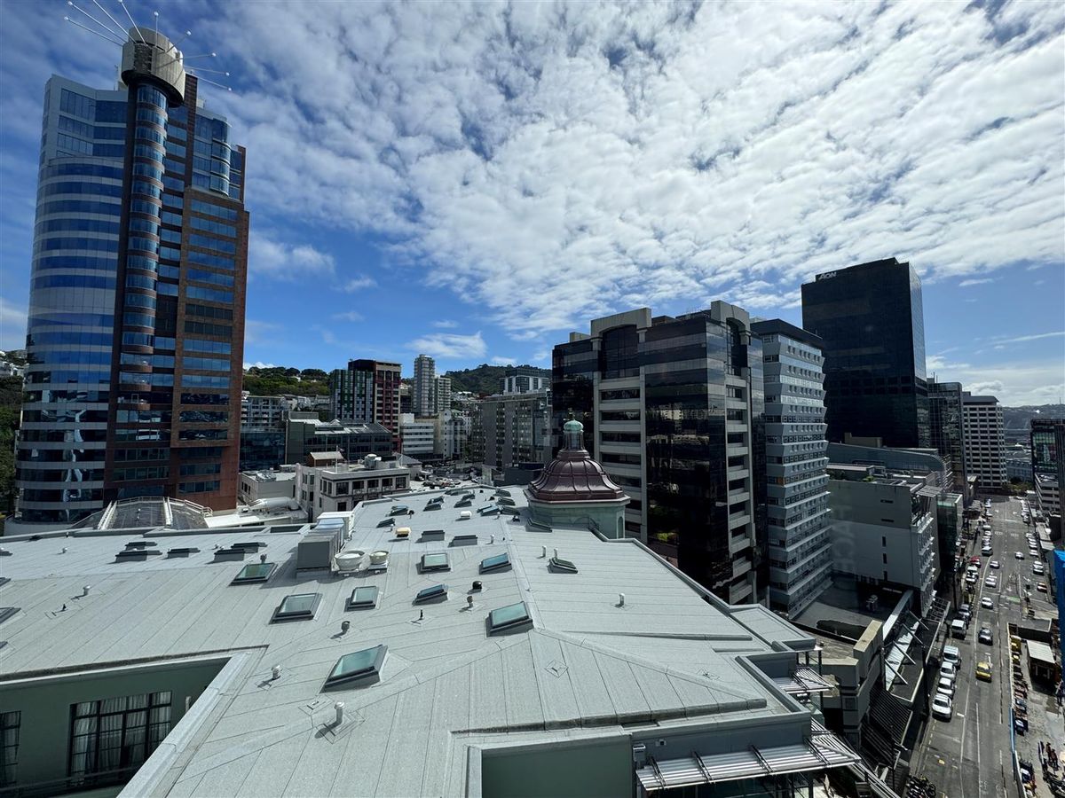 Refurbished Full Floor | Great Views - Mehr