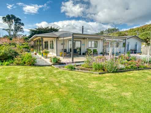 6 Trickies Road, Gladstone