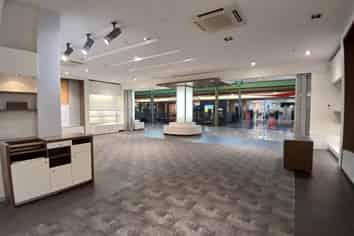 CENTRE STAGE IN THE MALL
