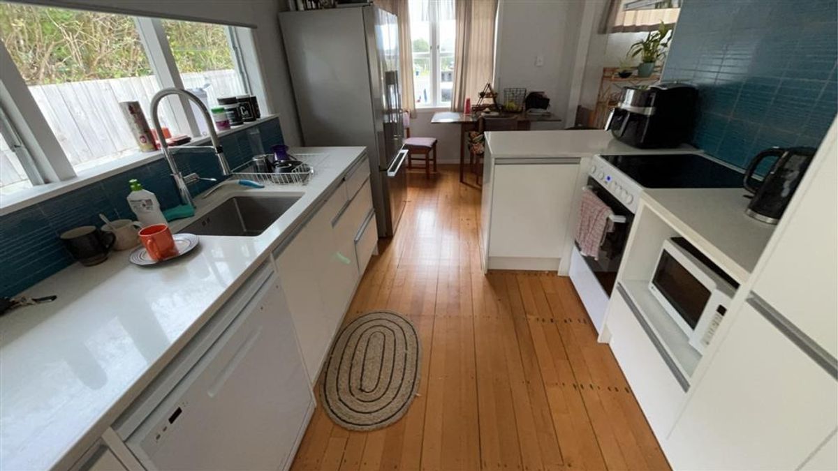 24 Evans Road, Glen Eden - View 4