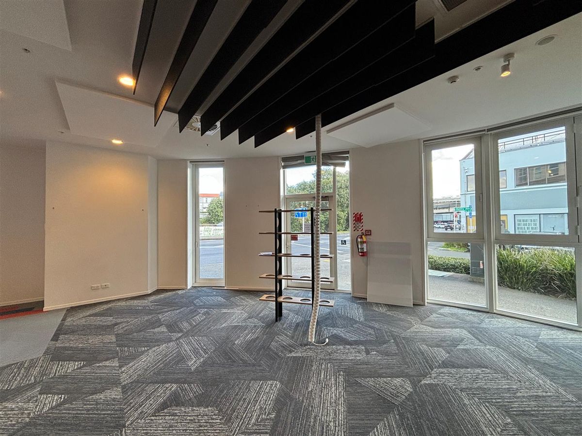 Ground Floor Office with Exposure - Widok 5