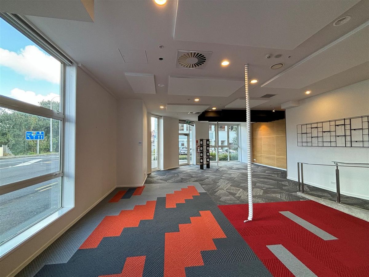 Ground Floor Office with Exposure - Widok 3
