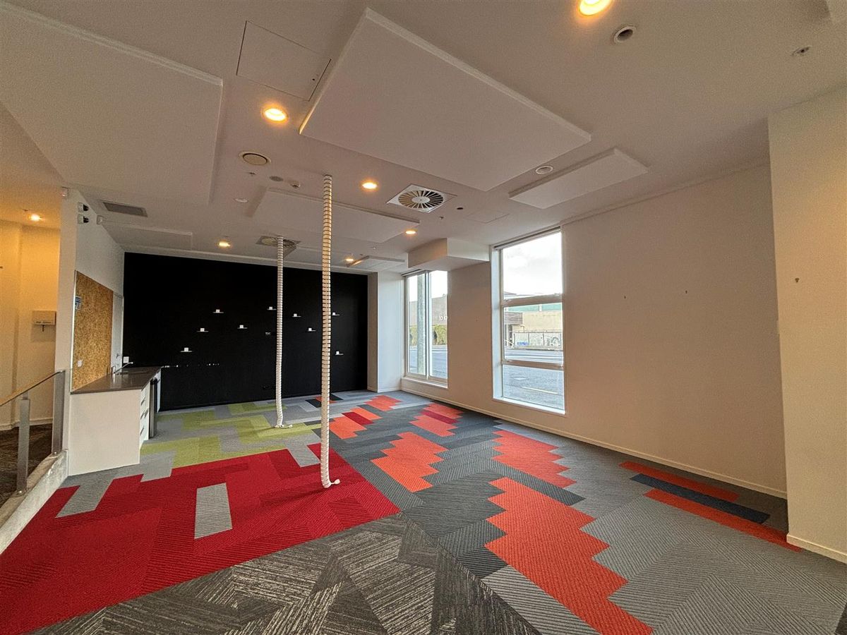 Ground Floor Office with Exposure - Widok 4