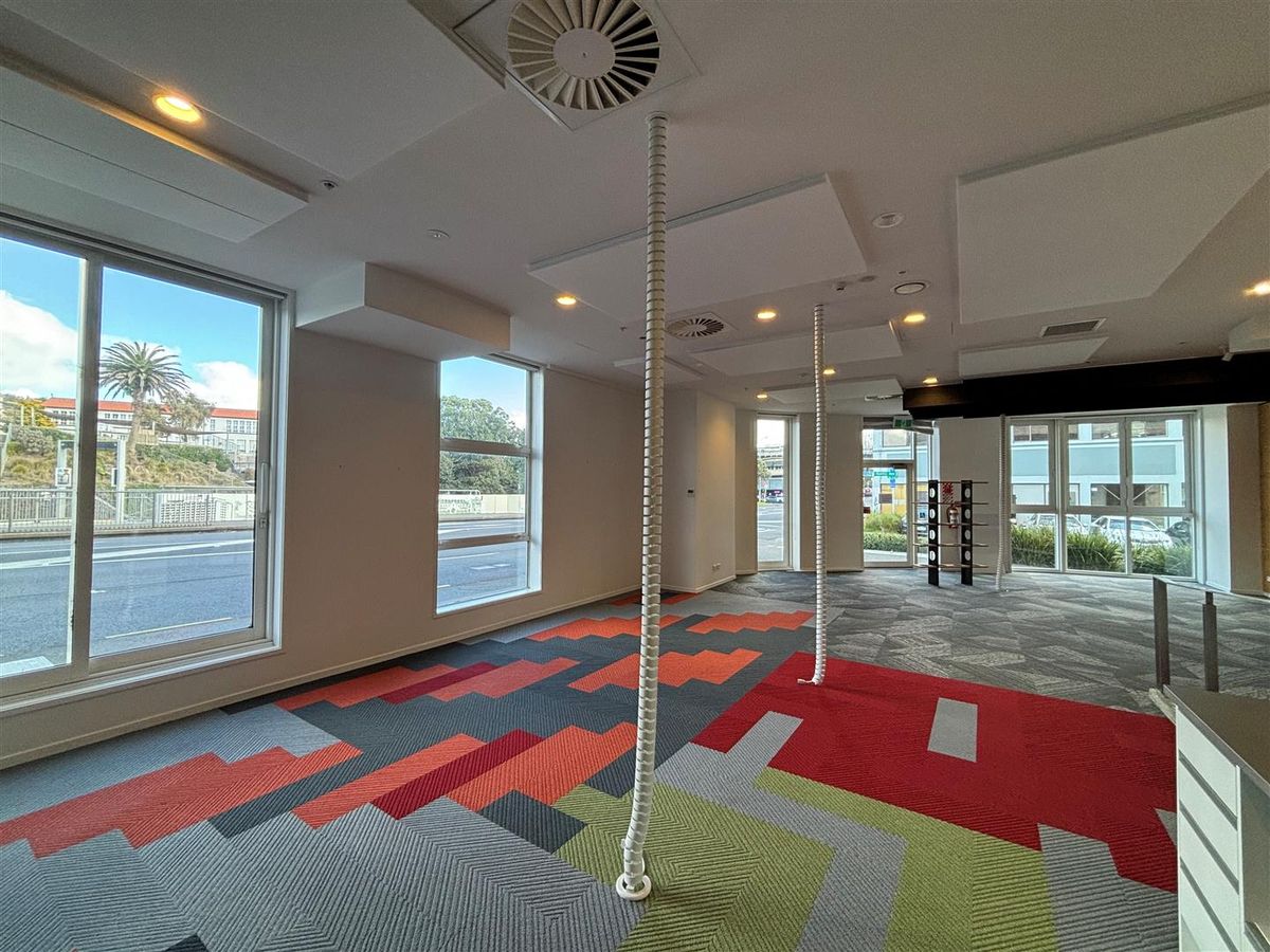 Ground Floor Office with Exposure - Widok 2