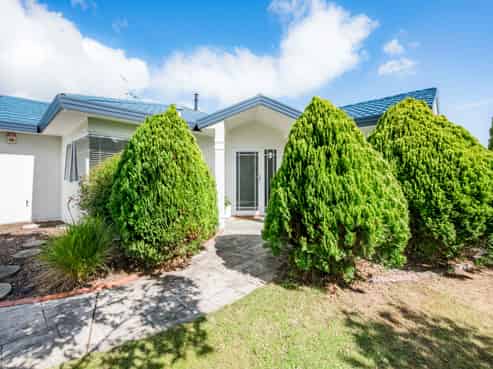 32 Guildford Drive, Paraparaumu