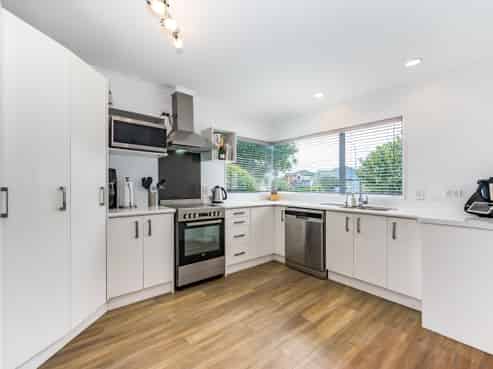 32 Guildford Drive, Paraparaumu