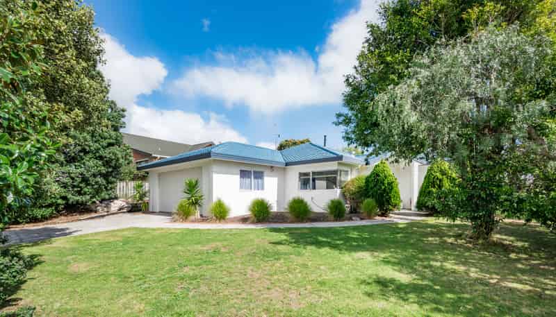32 Guildford Drive, Paraparaumu