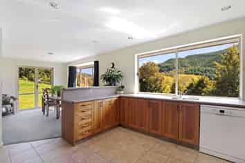183 Pretty Bridge Valley Road, Wakefield
