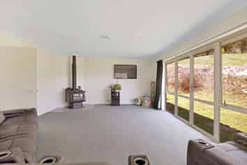 183 Pretty Bridge Valley Road, Wakefield