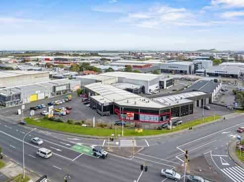 High-profile Penrose corner