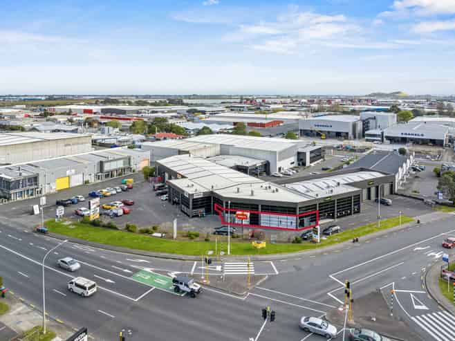 High-profile Penrose corner