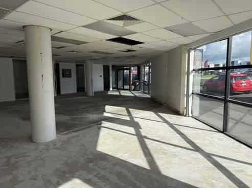 High-profile Penrose corner