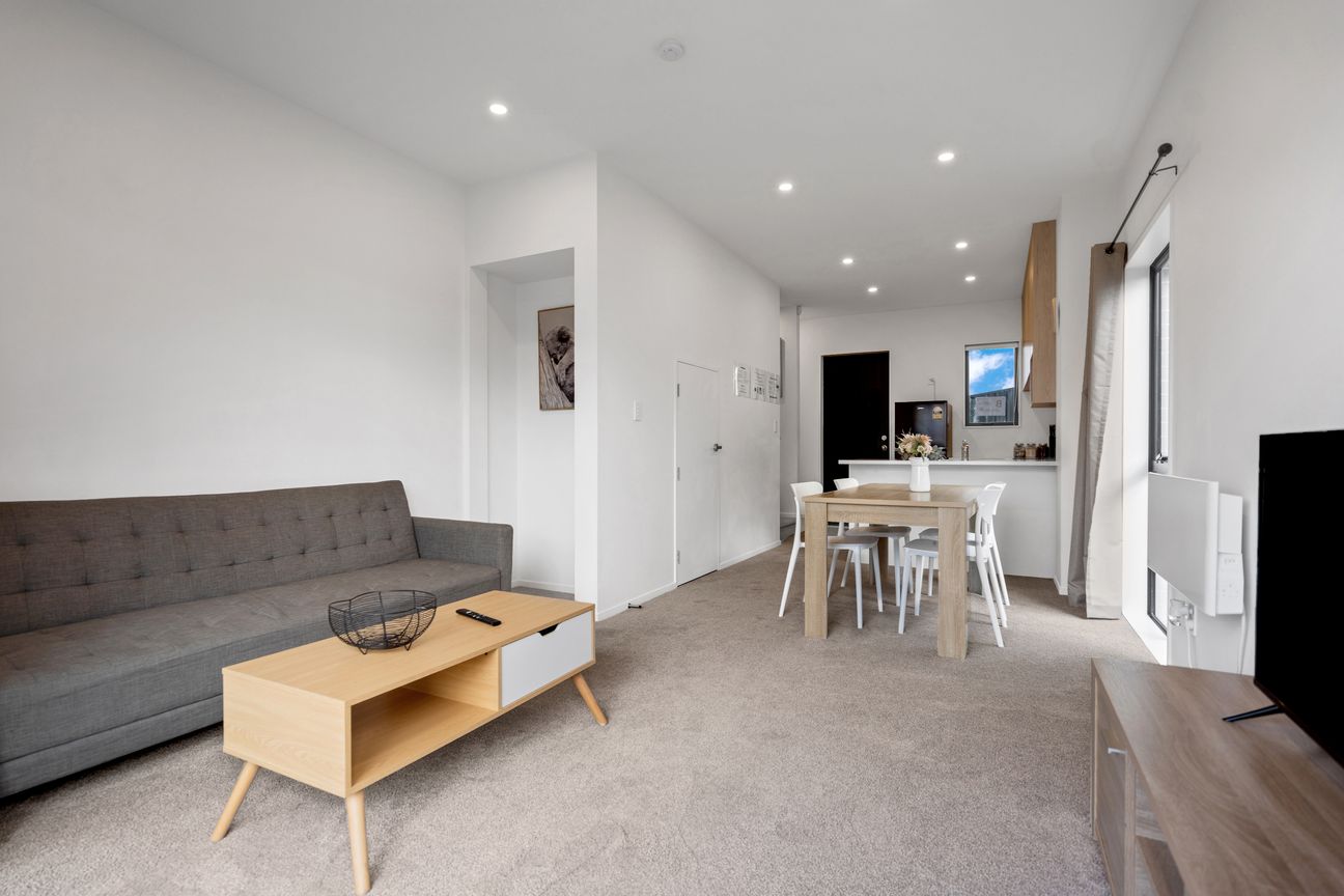 Modern Townhouse in Prime Location - Available Now - Więcej
