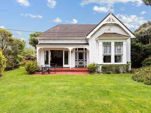 1097 Junction Road, Egmont Village