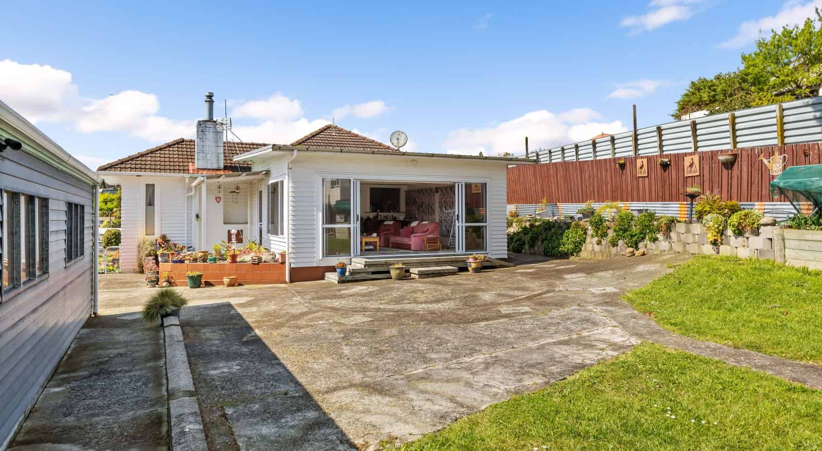 6 Station Street, Tirau, South Waikato For Sale realestate.co.nz