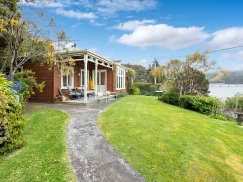 6 Kingston Terrace, Taieri Mouth