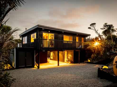 56 Te Ahuahu Road, Piha