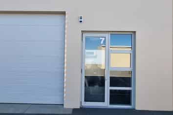 134m2 Warehouse available for lease 