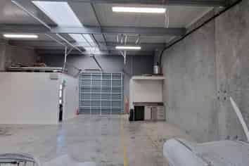 134m2 Warehouse available for lease 