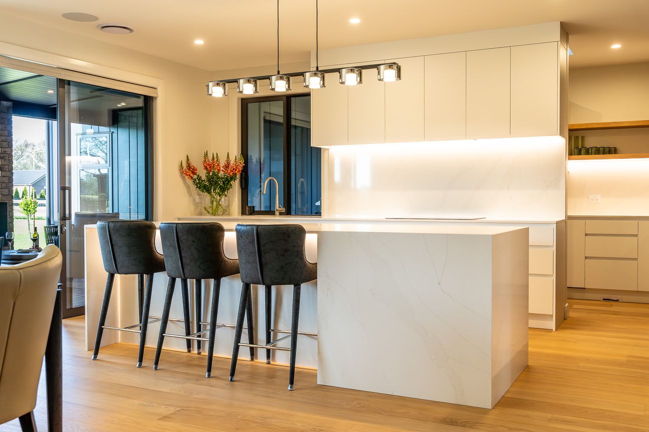 Live Exceptionally at 5 Fairweather Lane - Więcej