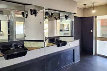Walk In Ready Hair Salon