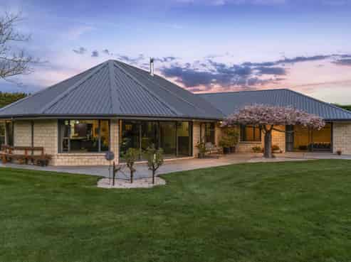 1285 Woodfields Road, Cust