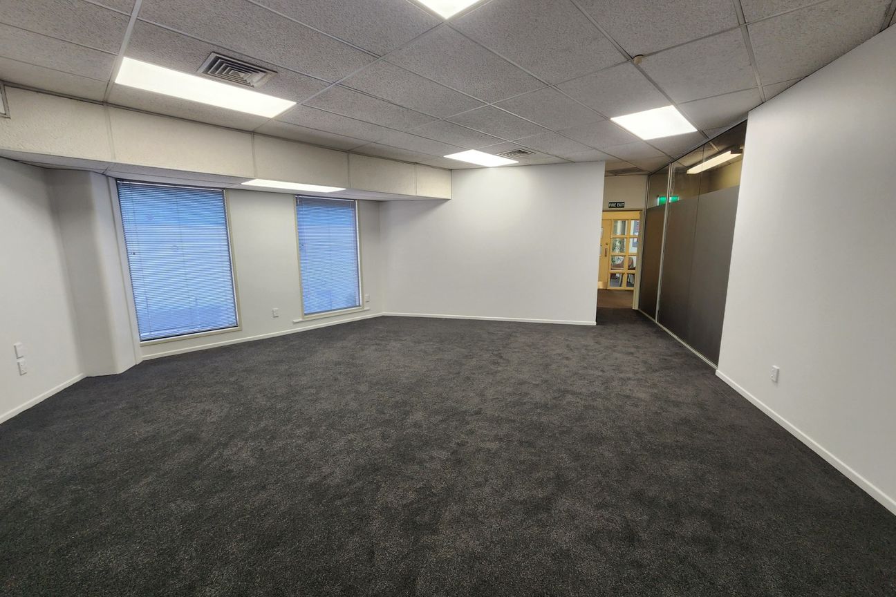 Bright and fresh workspace on Lincoln Road - Altro