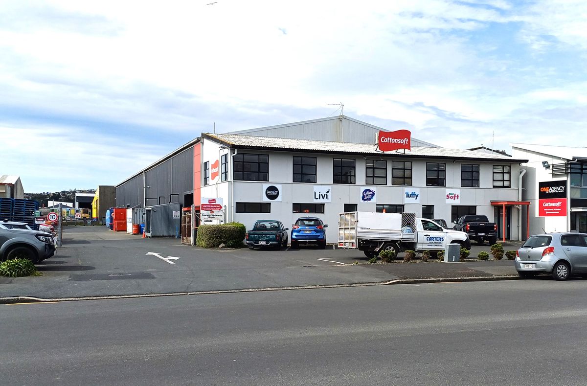 Large Scale Warehouse - 5522 m²
