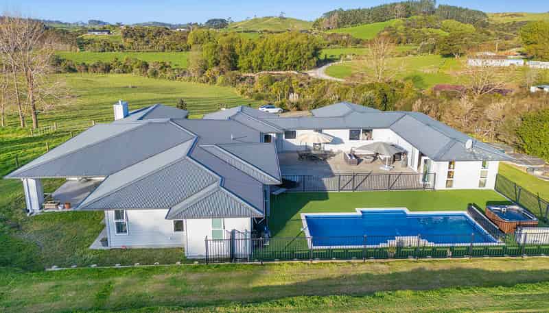 100 Hauora Lane, Waitoki