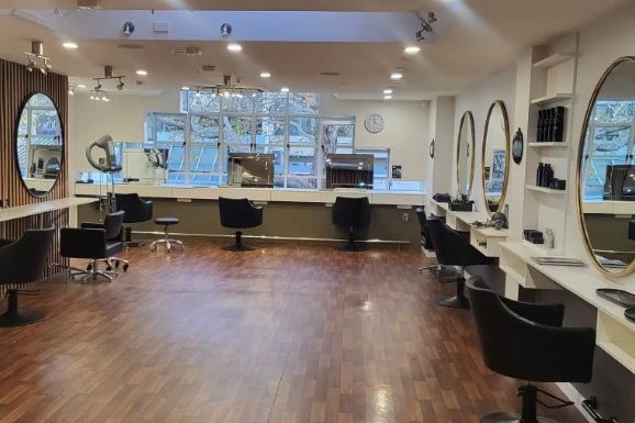Seeking all Hairstylists - Vue 2