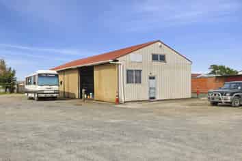 Shed and yard- vacant possession