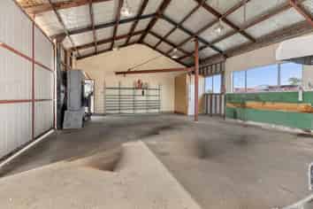 Shed and yard- vacant possession