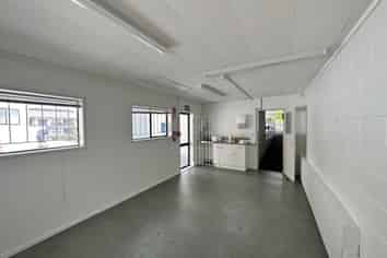 Car Showroom Space – Great North Road