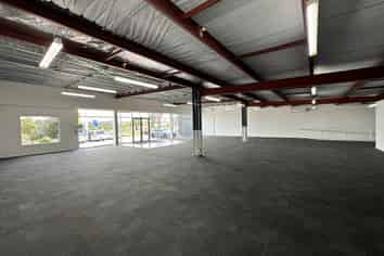 Car Showroom Space – Great North Road
