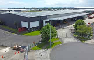 FUNCTIONAL WAREHOUSE FOR LEASE
