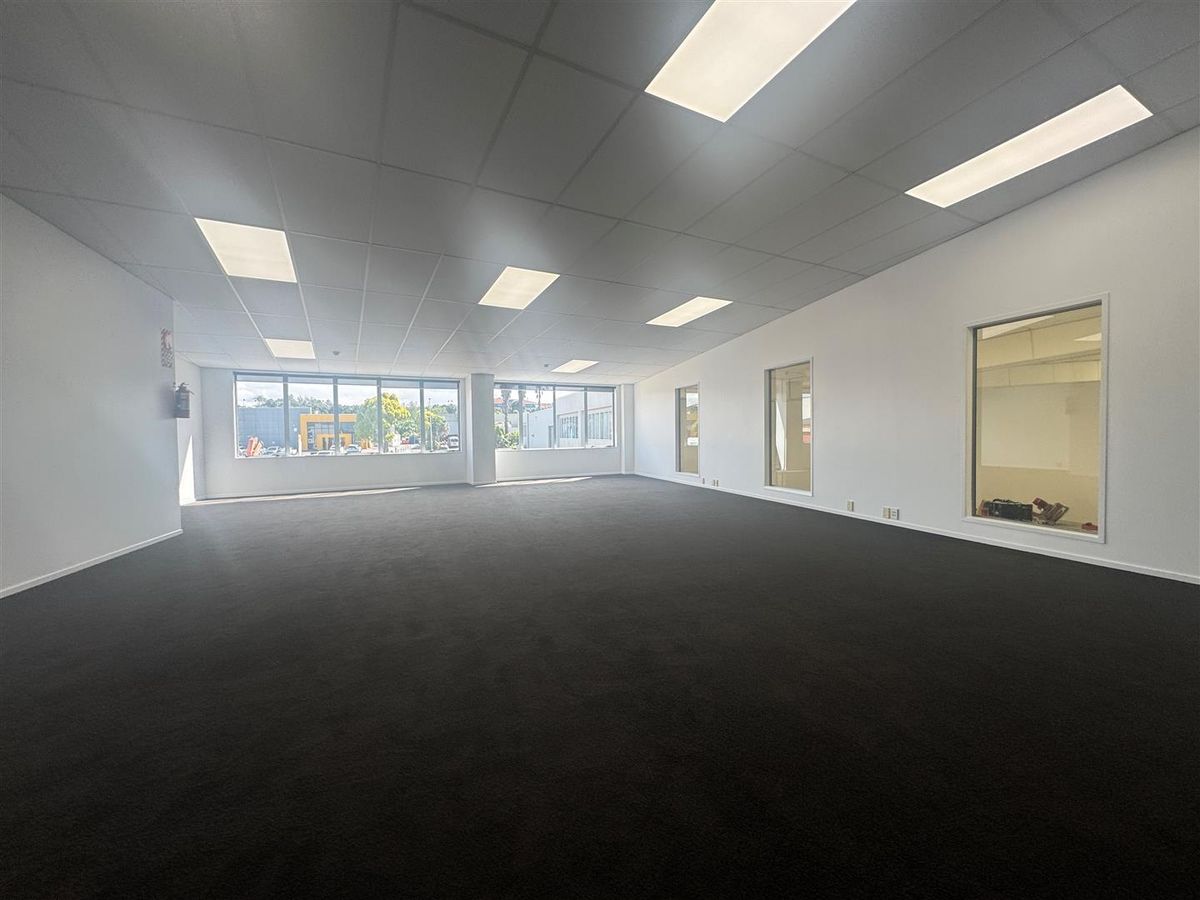 Available Now! Refurbished Warehouse in St Johns - Widok 5