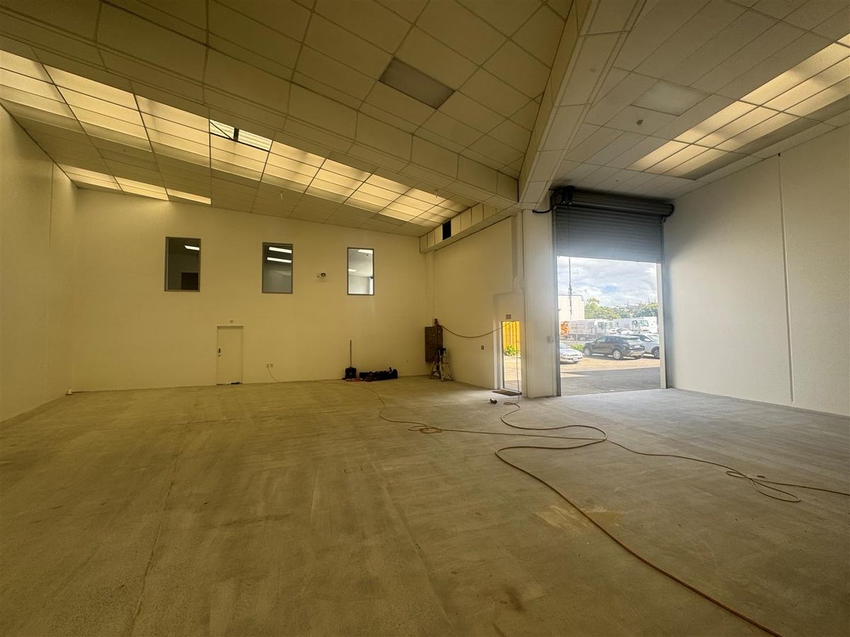 Available Now! Refurbished Warehouse in St Johns - Widok 4